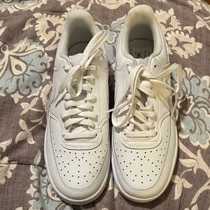 Nike Court 100 brand new sneakers size 10.5